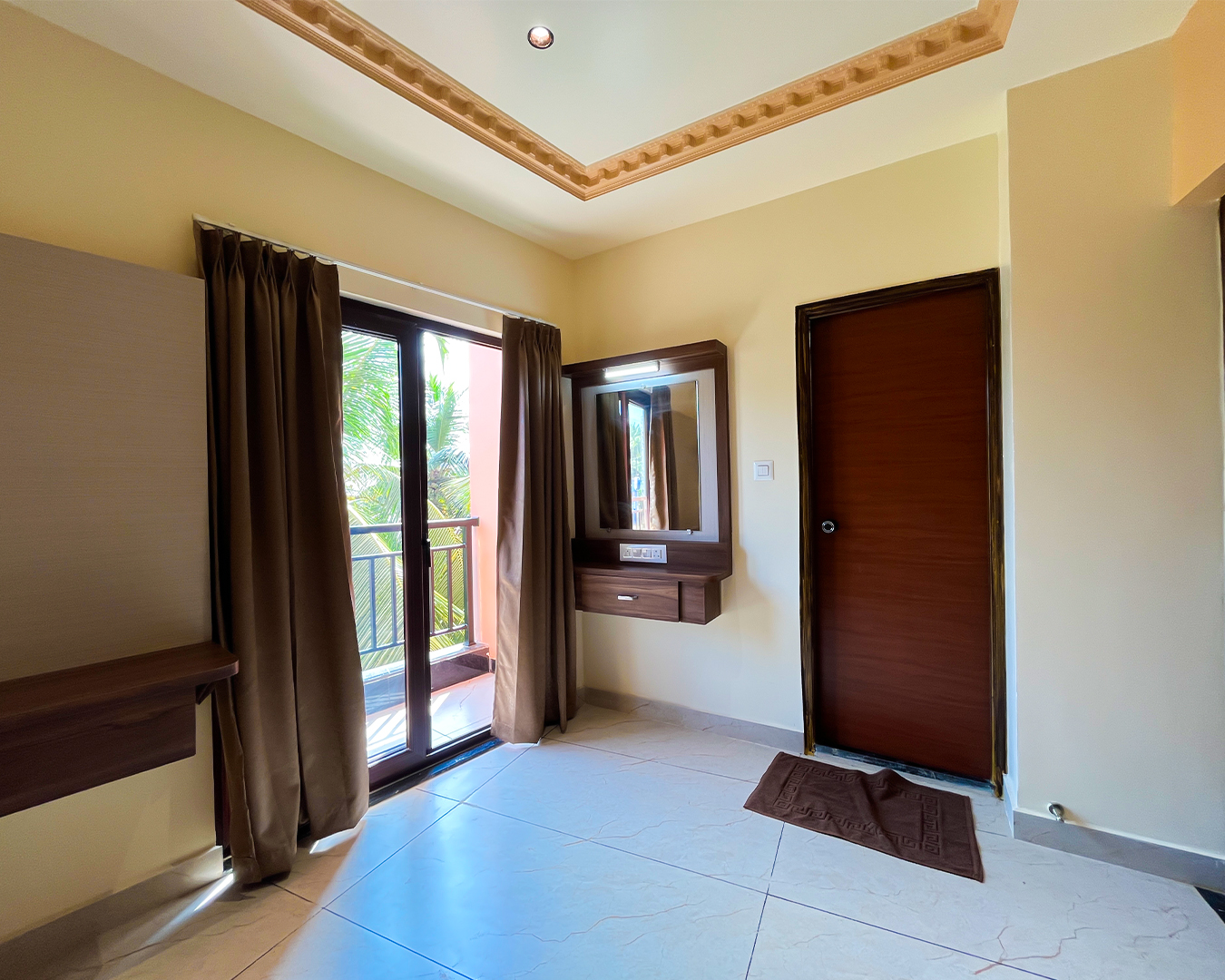 deluxe room with balcony (pr) 2